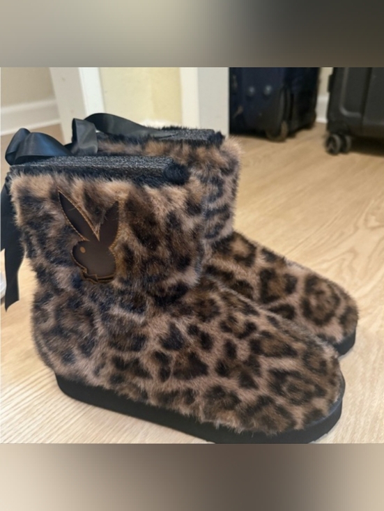 Leopard Faux Fur Bunny Logo Booties Size 8
